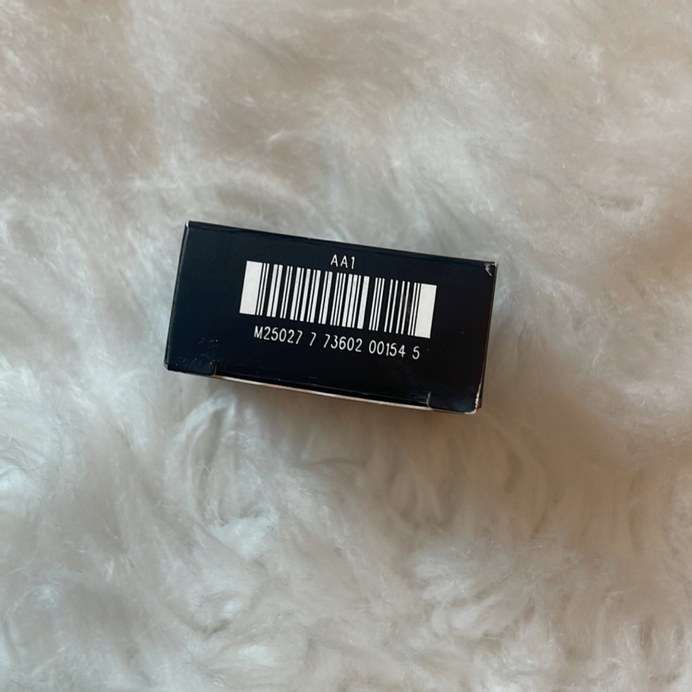 BNIB MAC Cosmetics Omega Matte Eye Shadow! - Picture 6 of 11
